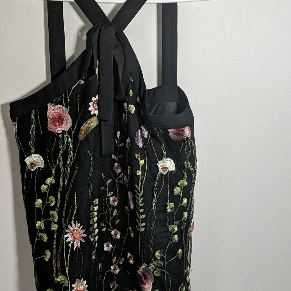 Entro Embroidery Halter Top